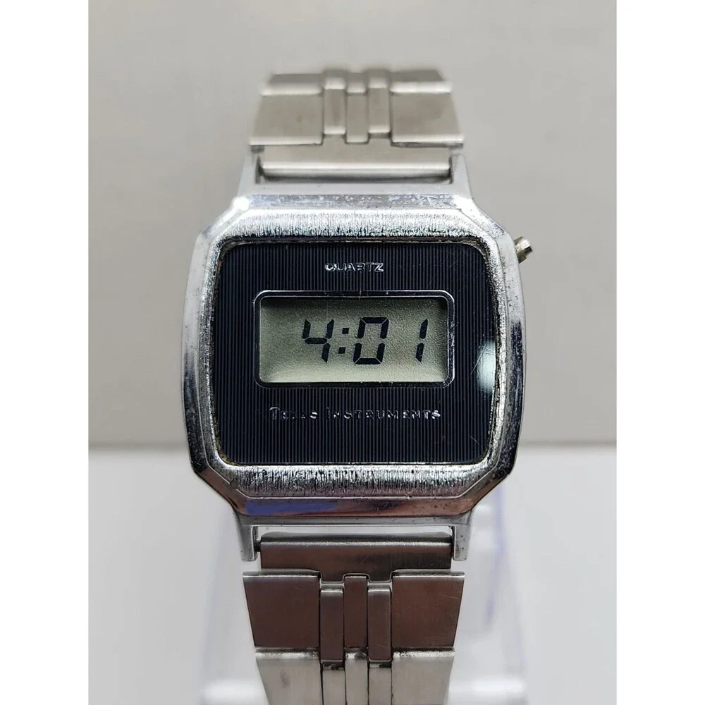 Vintage Texas Instruments LCD Digital Quartz Mens Silver Retro Watch New Battery